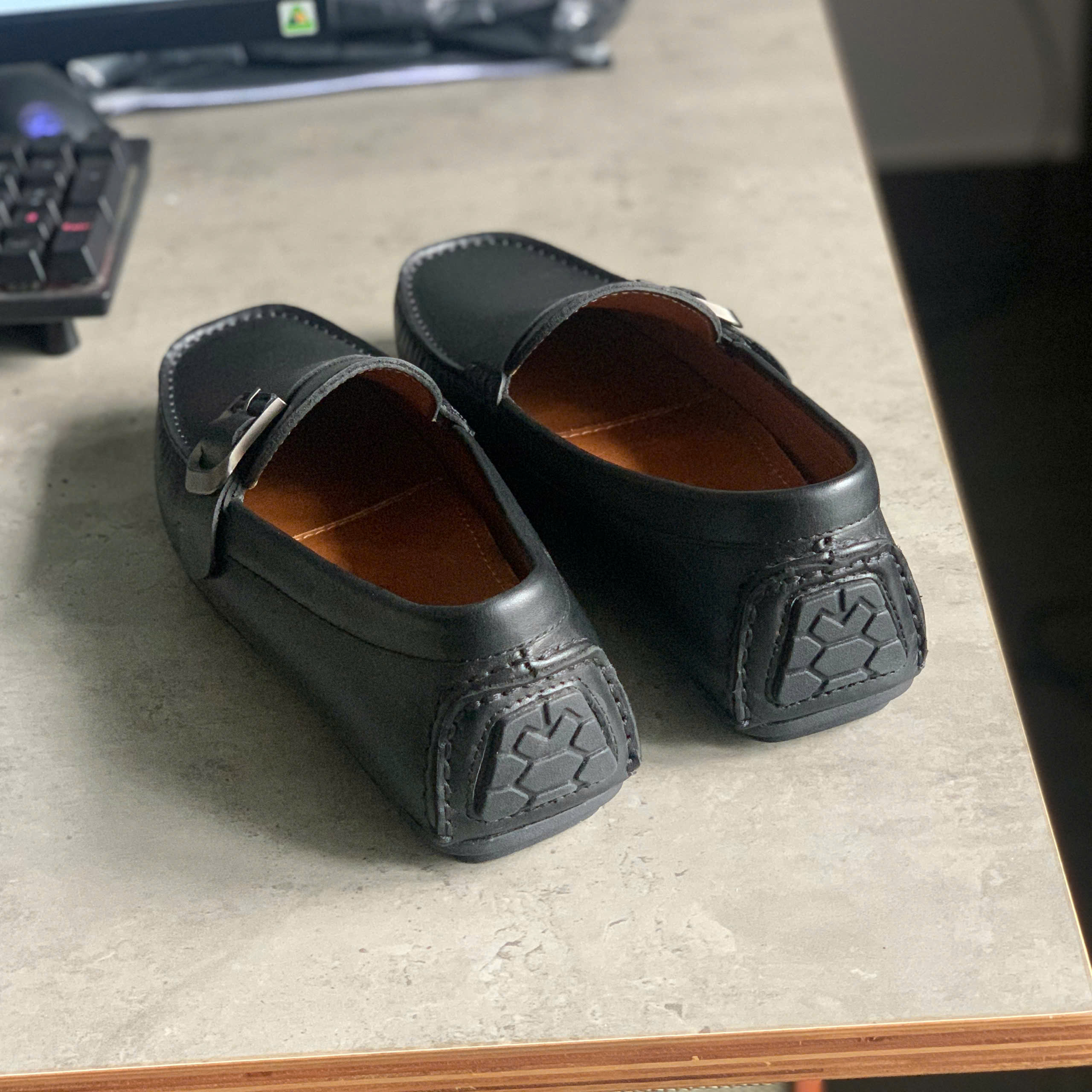 z7308667688921_22a9a50faed2dc498339669a01e7c516 GIÀY LƯỜI LOAFER GM09